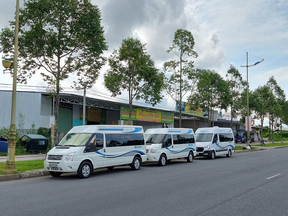 Xe 16 chỗ tiễn sân bay Tân Sơn Nhất – Đáp ứng mọi nhu cầu di chuyển với chất lượng cao!