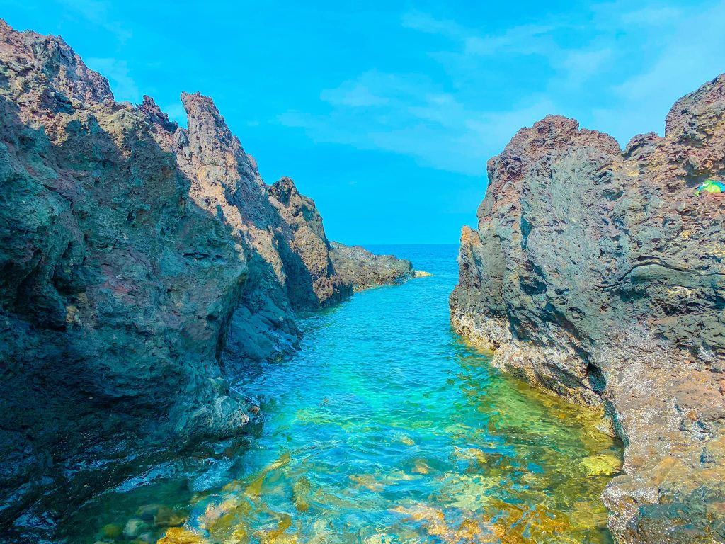 Bãi nhỏ gành hang